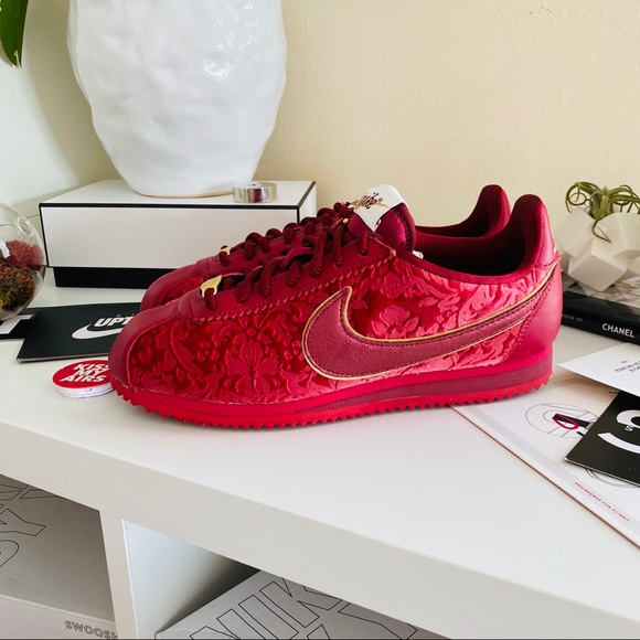 NWT Nike Cortez special edition red - Picture 3 of 9